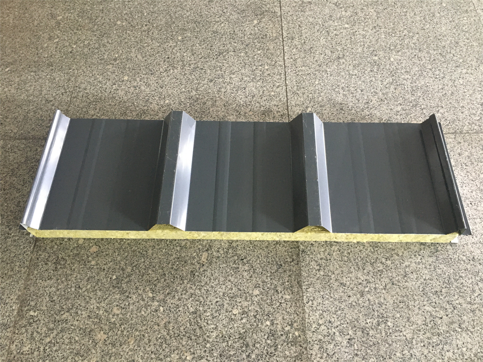  PPGI Steel Rock Wool Sandwich Panel For Roofing Iron Grey Color Manufactures