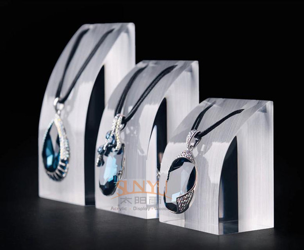  Pendant Acrylic Necklace Display Stands Earrings Holder Elegant Solid Wedge Stand Manufactures