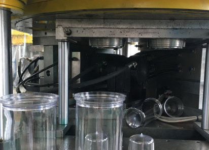  PCTG Auto Deflashing Jar Blow Molding Machine 4000BPH 1 Liter Manufactures