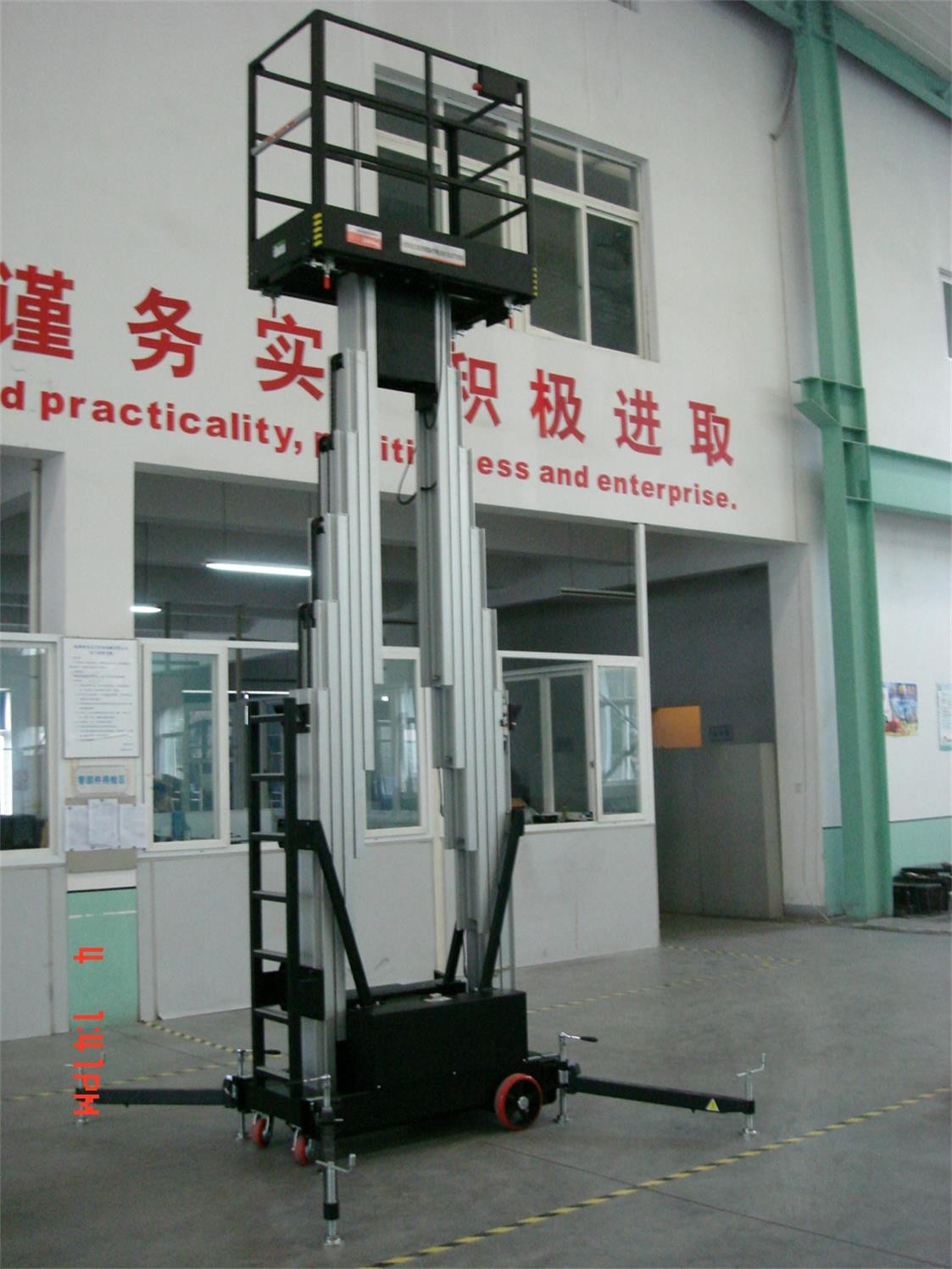  Single Mast Aerial Work Platform , 10 Meter Platform Hydraulic Lift Ladder Manufactures