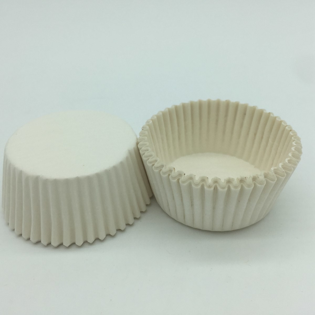  Custom White Greaseproof Cupcake Liners Round Shape Blueberry Muffin Cup Manufactures