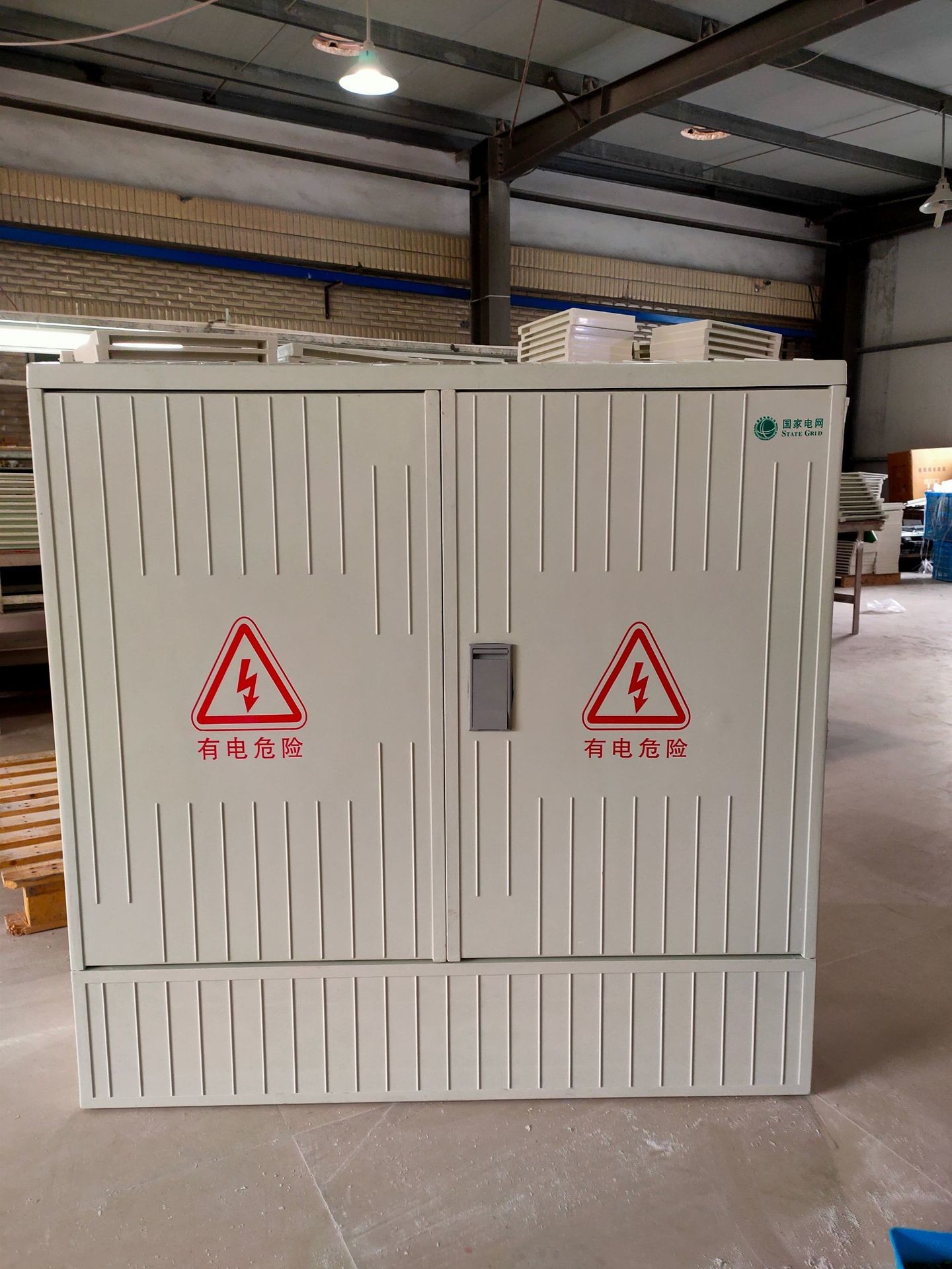  Double Door Fiberglass Enclosure Box Free Standing Polyester IEC60947 - 1 Manufactures