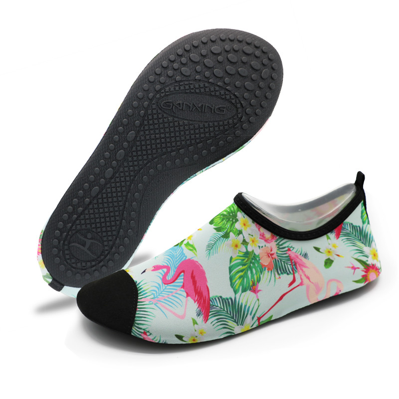  Fashionable Womens Beach Shoes Water Aerobic Shoes Customized Color Manufactures