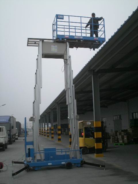  Four Mast Two Men Aerial Work Platform With 8m Working Height 480 Kg Load Capacity Manufactures