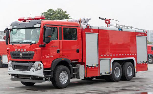Quality Sinotruk HOWO 12000L Industrial Fire Engine with 6 Firefighters for sale