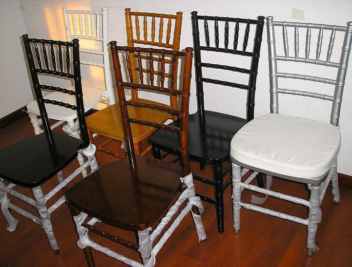  Natural Wood Chiavari chairs with cushions Manufactures