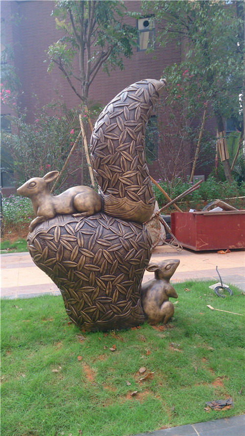  3 M Metal Animal Sculptures Outdoor  Bronzed Squirrel Garden Statue Manufactures