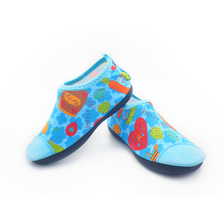  Lightweight Childrens Aqua Shoes Anti - Slip Waterproof Footwear For Swimming Manufactures