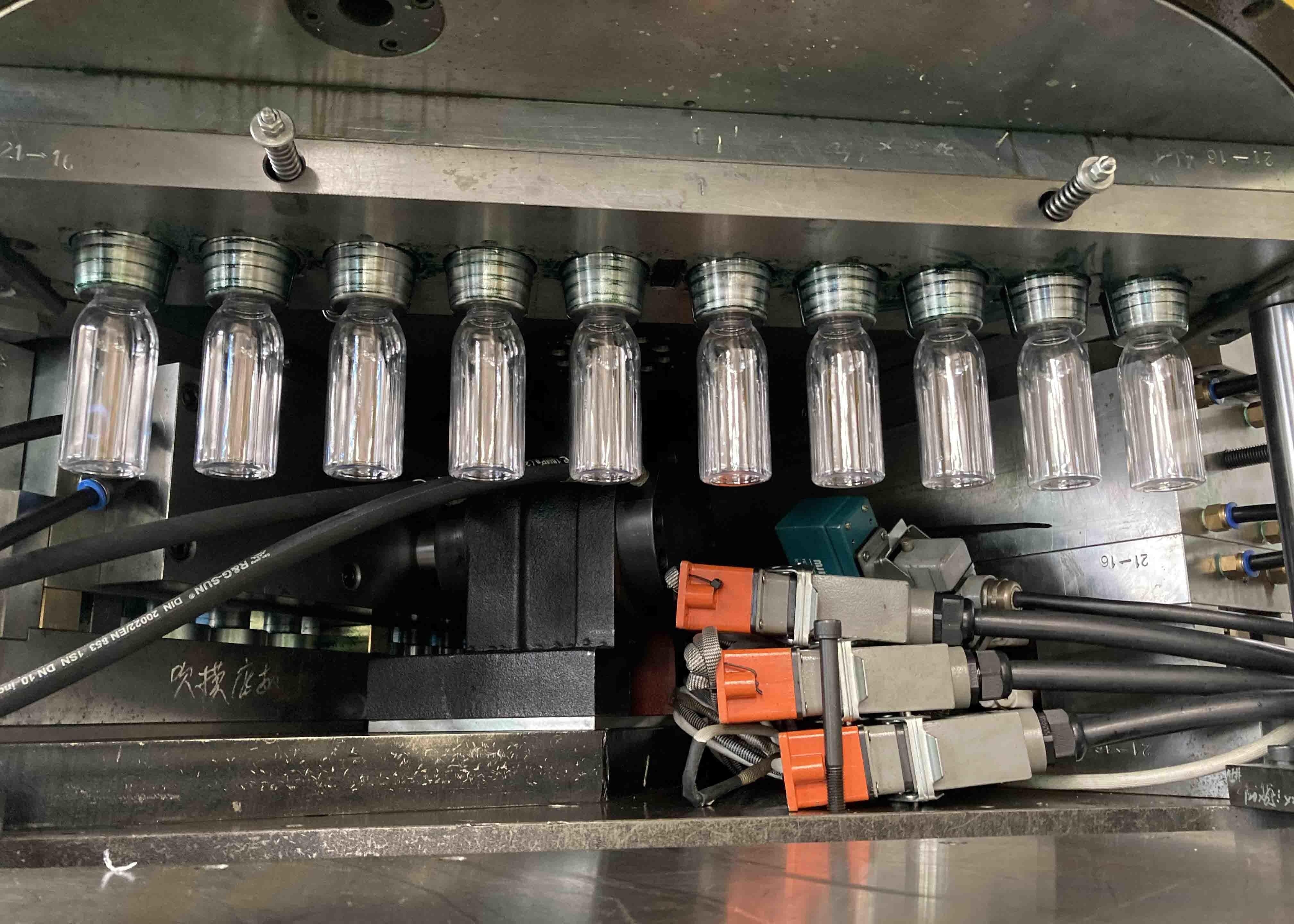 PCTG Plastic Bottle Injection Stretch Blow Molding Machine 100r/Min 2.5L Manufactures