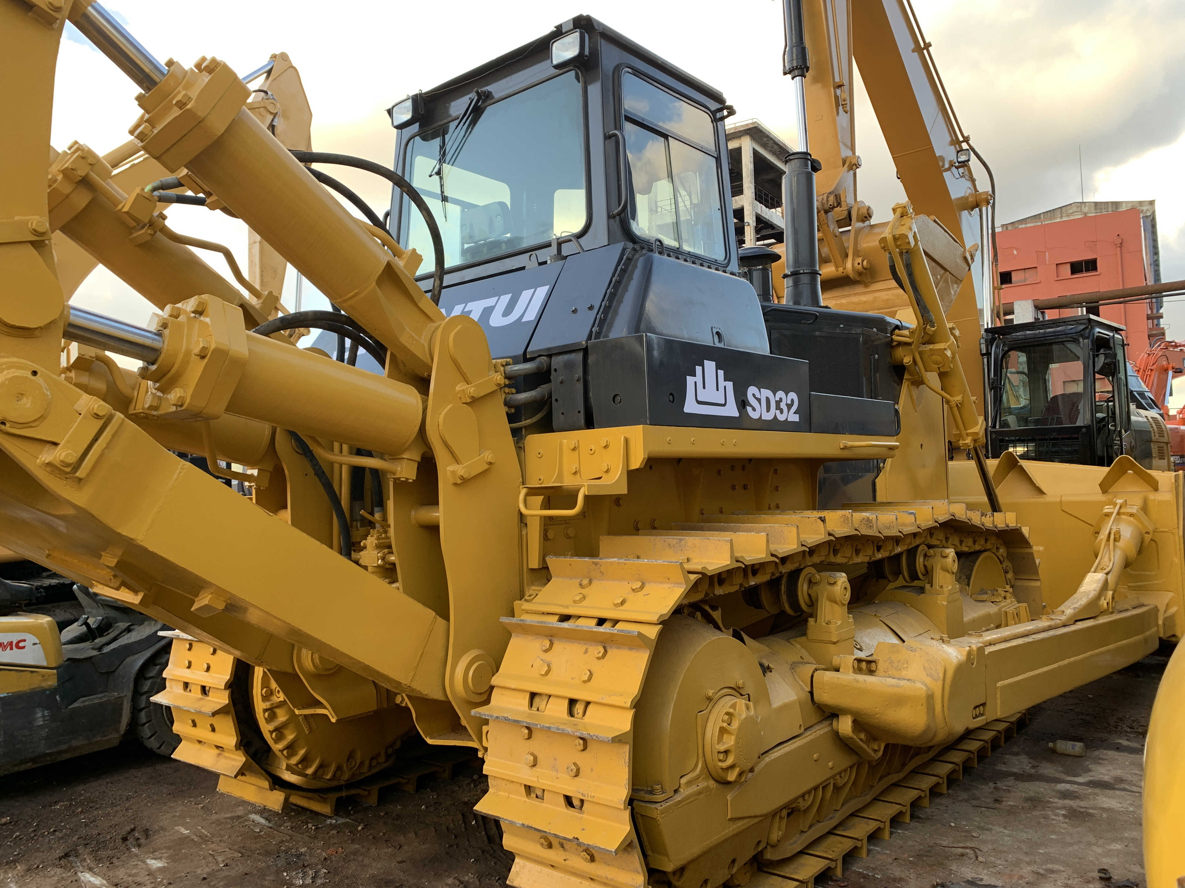 320HP Single Ripper Used Crawler Bulldozer With 560mm Track Width