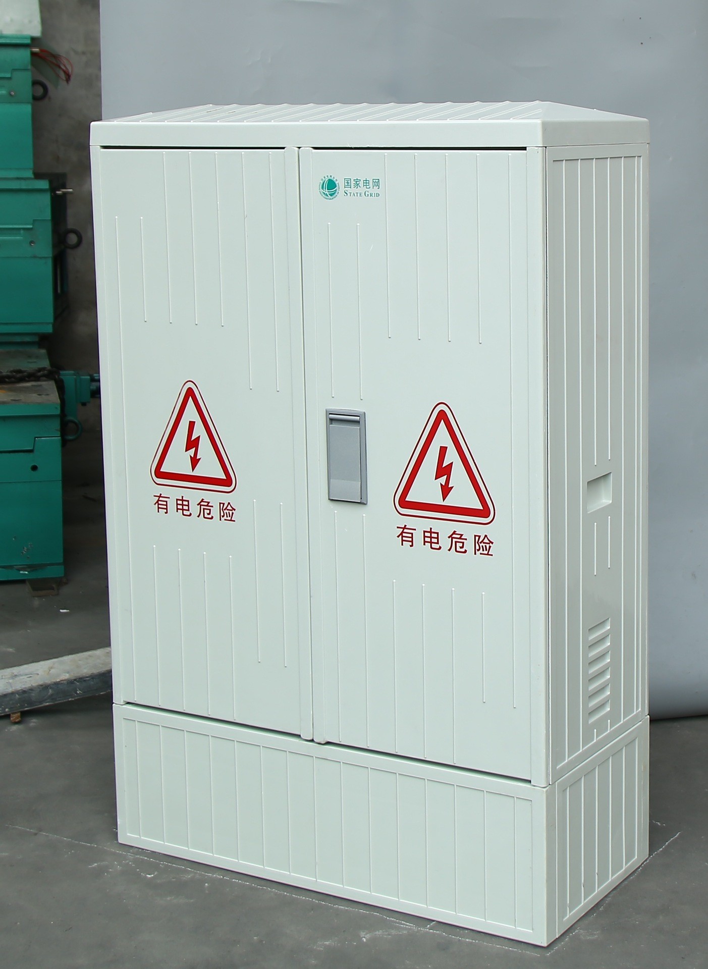  Lockable Free Standing Enclosure Box Of Polyester SMC Fiber Glass Material Manufactures