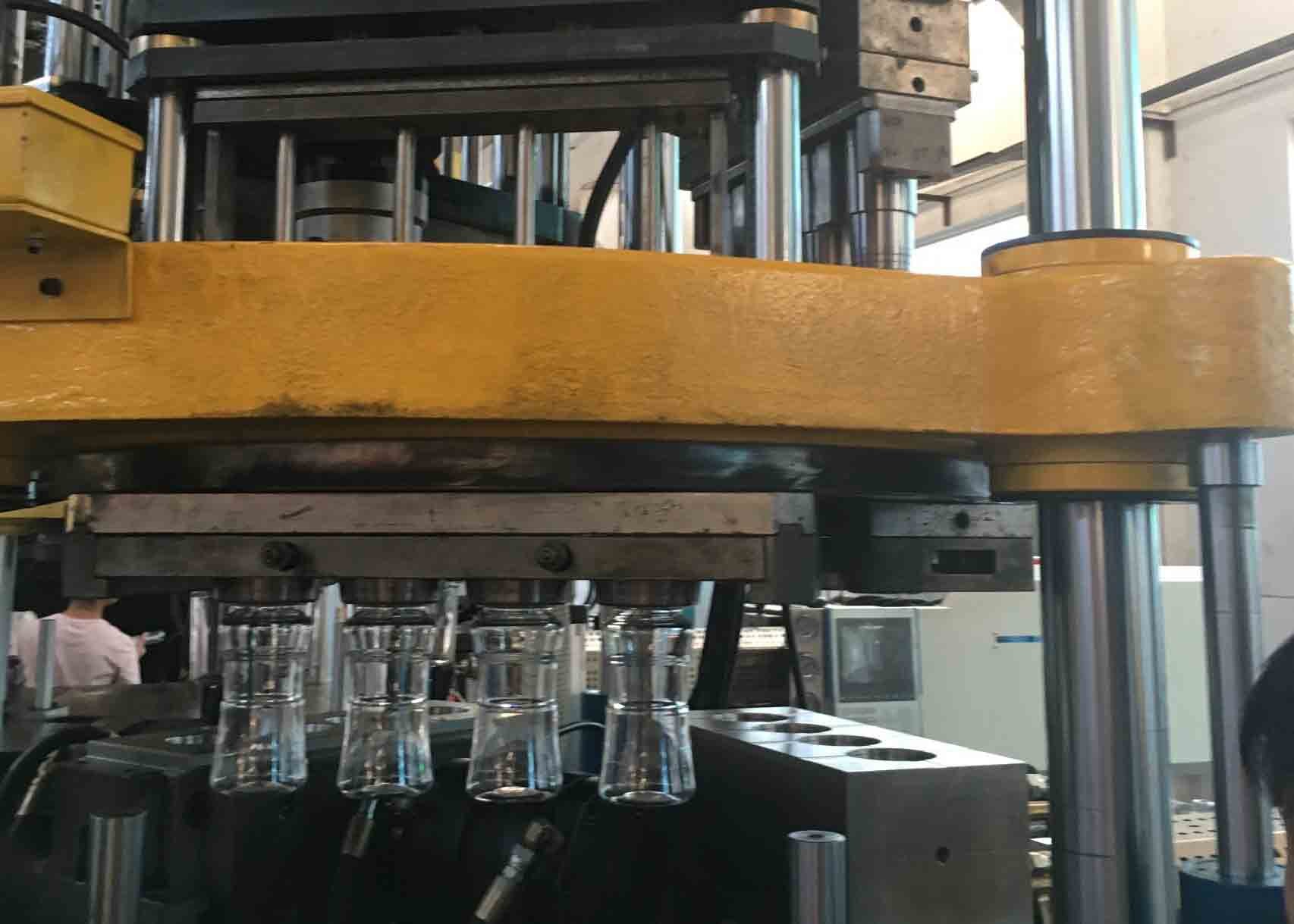  1.25 Ltr Double Station Automatic Blow Molding Machine TRITAN PCTG Manufactures