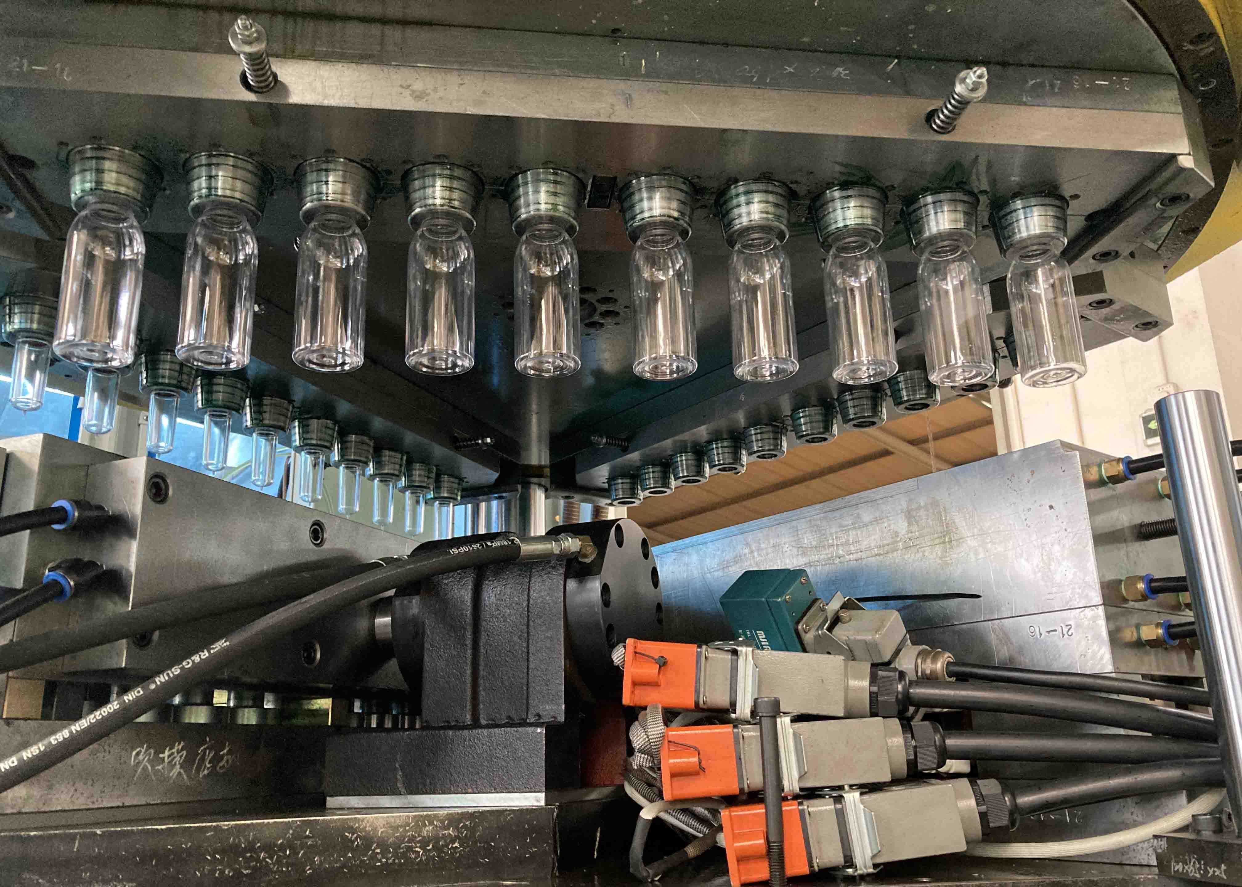  2L 5L Injection Stretch Blow Moulding Machine PCTG Bottle Preform Making Machine Manufactures
