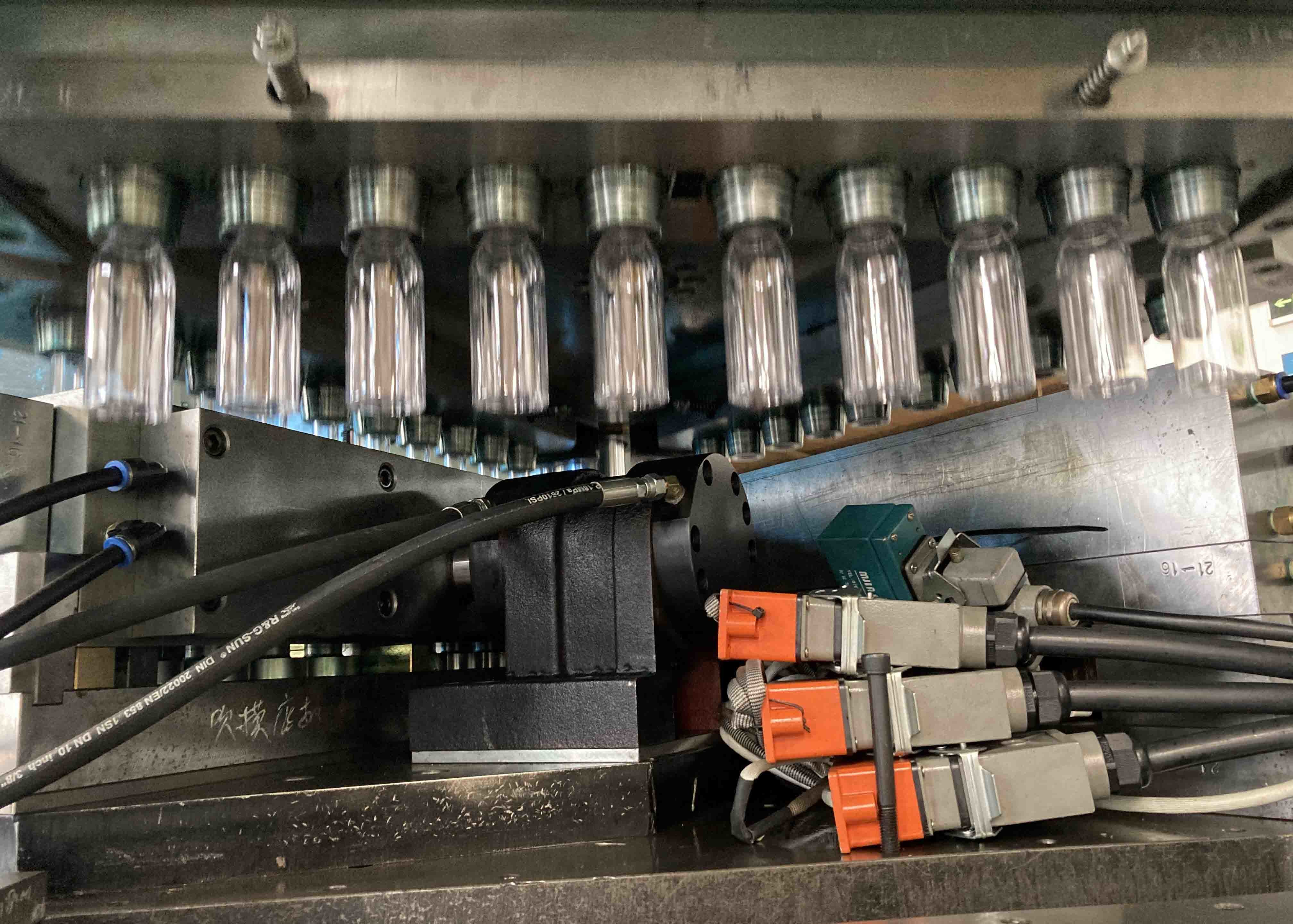  2 Cav 1500ml Preform Blow Plastic Injection Molding Machine 2000ml Manufactures