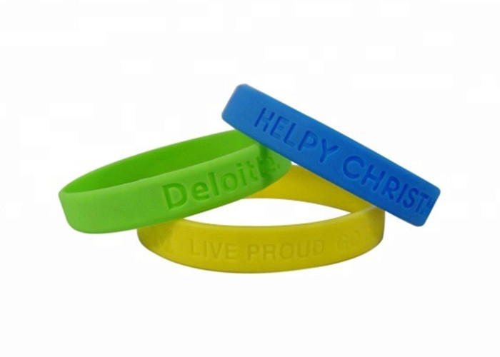  Customized Debossed Sports Silicone Wristbands 202x12x2mm Solid Colors Manufactures