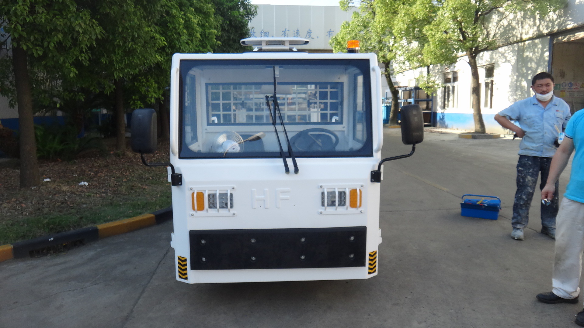  White FAAM Baggage Towing Tractor Carbon Steel Material Low Consumption Manufactures