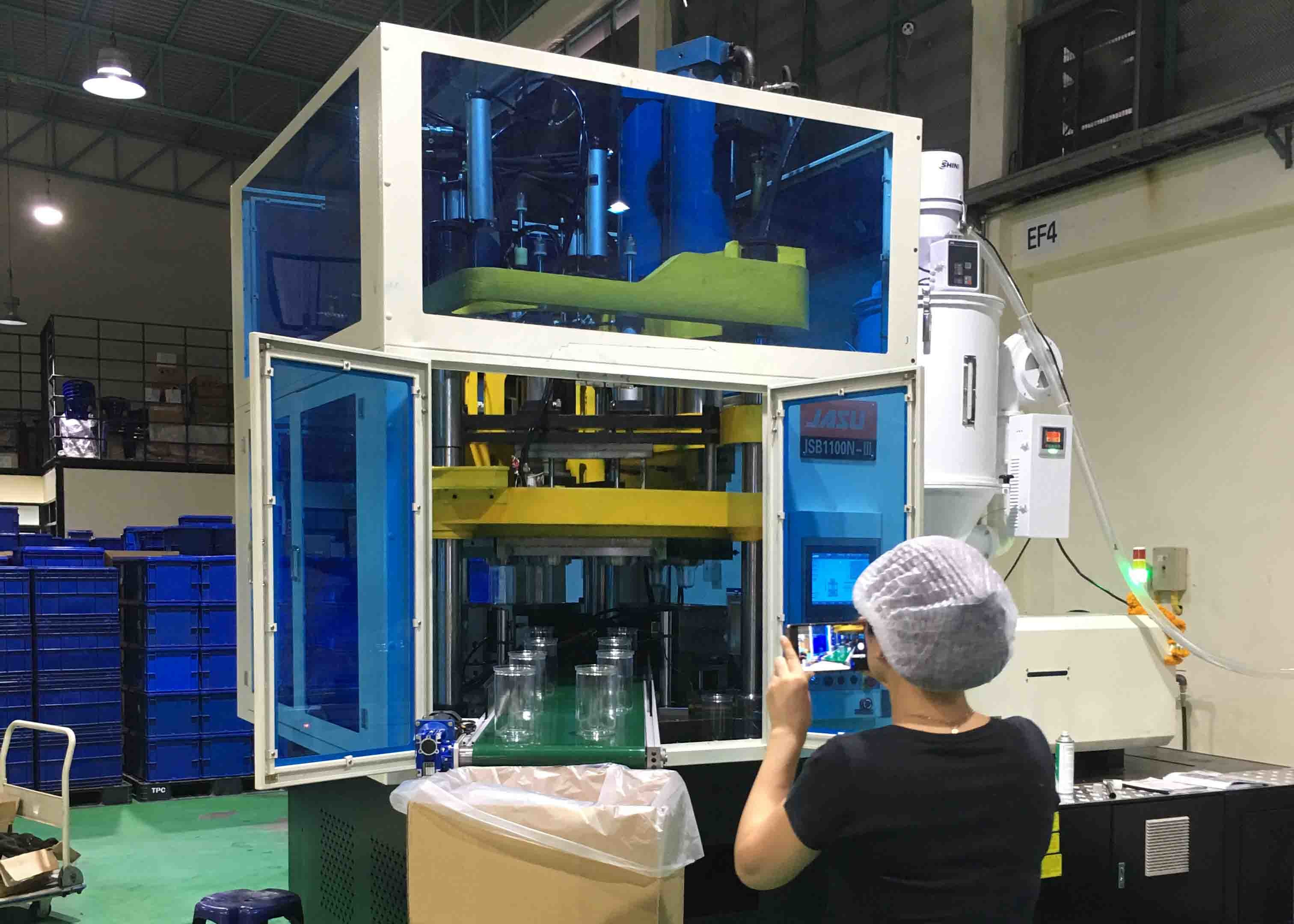  1.25L Water Filling Production Line PETG 1.75L PET Bottle Preform Machine Manufactures