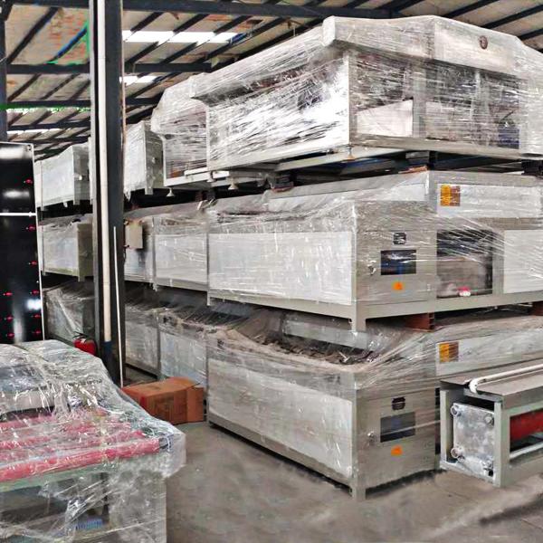 Insulating glass heating roller press glass machine