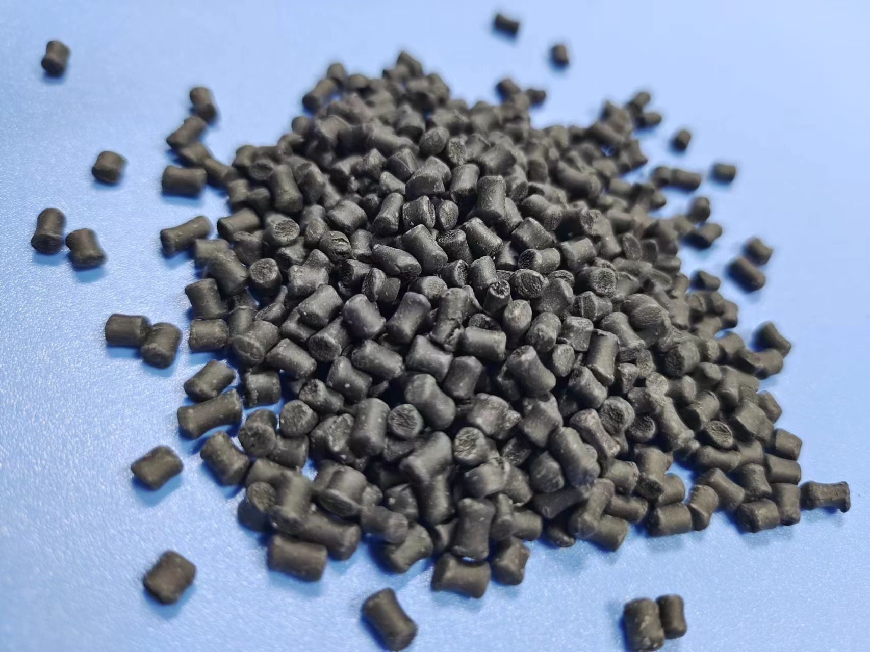  Multifunctional Black Masterbatch for Moisture Management and Color in Recycled Polyolefins Manufactures