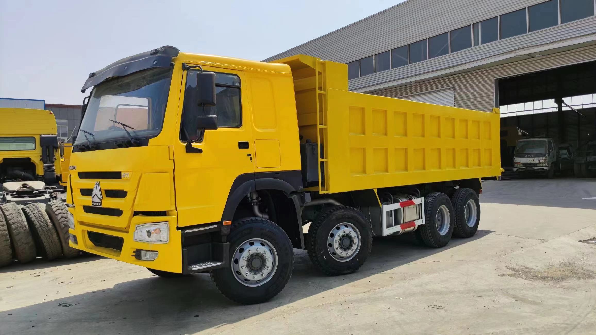 Used Diesel Trucks New Tipper Truck 8*4 Right hand drive HOWO Brand Sino Truck 371-375-420hp