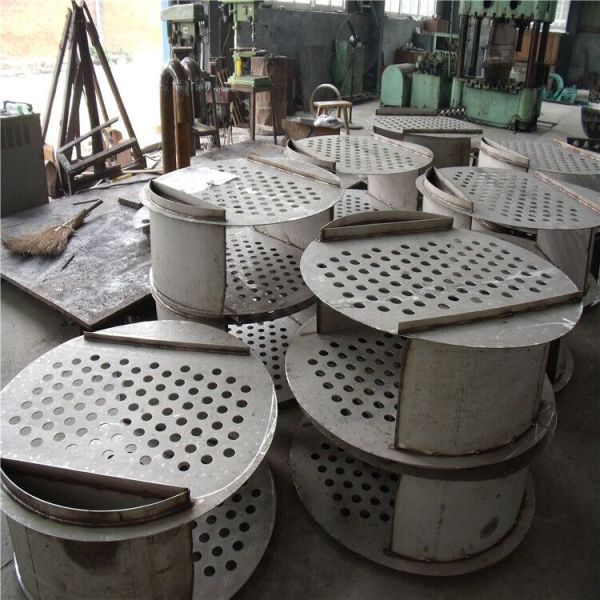 JIS Broaching Titanium Bubble Cap Tray Cnc Distillation Column Internals
