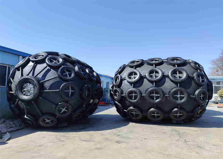 Natural Rubber Yokohama Fender Customized With Chain Tire and Net
