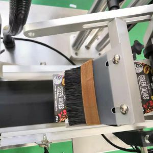 Seasoning Flat Surface Sticker Labeling Machine With High Precision And Flat