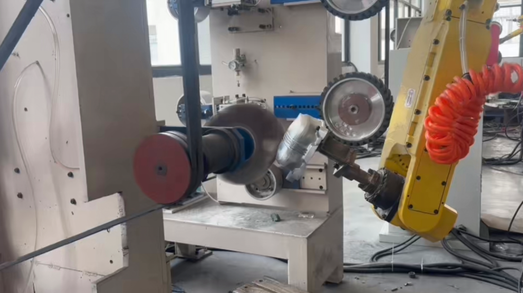Robotic Grinding Machine with Customizable Voltage and Dust Collection Options for Motorcycle Engine Aluminum Alloy Cover Grinding