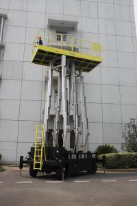  Six Mast Self Propelled Aerial Scissor Lift Big Platform For Steel Construction Manufactures