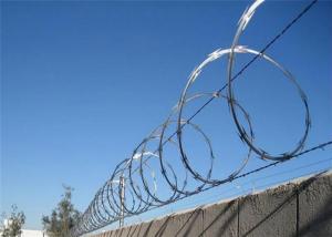  Security 304 Concertina Wire Fencing , Razor Wire Barrier Decorative Barbed Manufactures