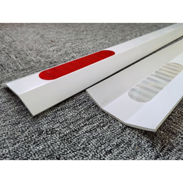 Customized Height White PVC Traffic Delineator Post Flexible Roadside Warning Guide and Reflective Road for Safety