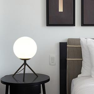  Nodic LED Table Lamp Study Living Room Bedroom Minimalist Round Glass Ball Tripod ball table lamp(WH-MTB-32） Manufactures