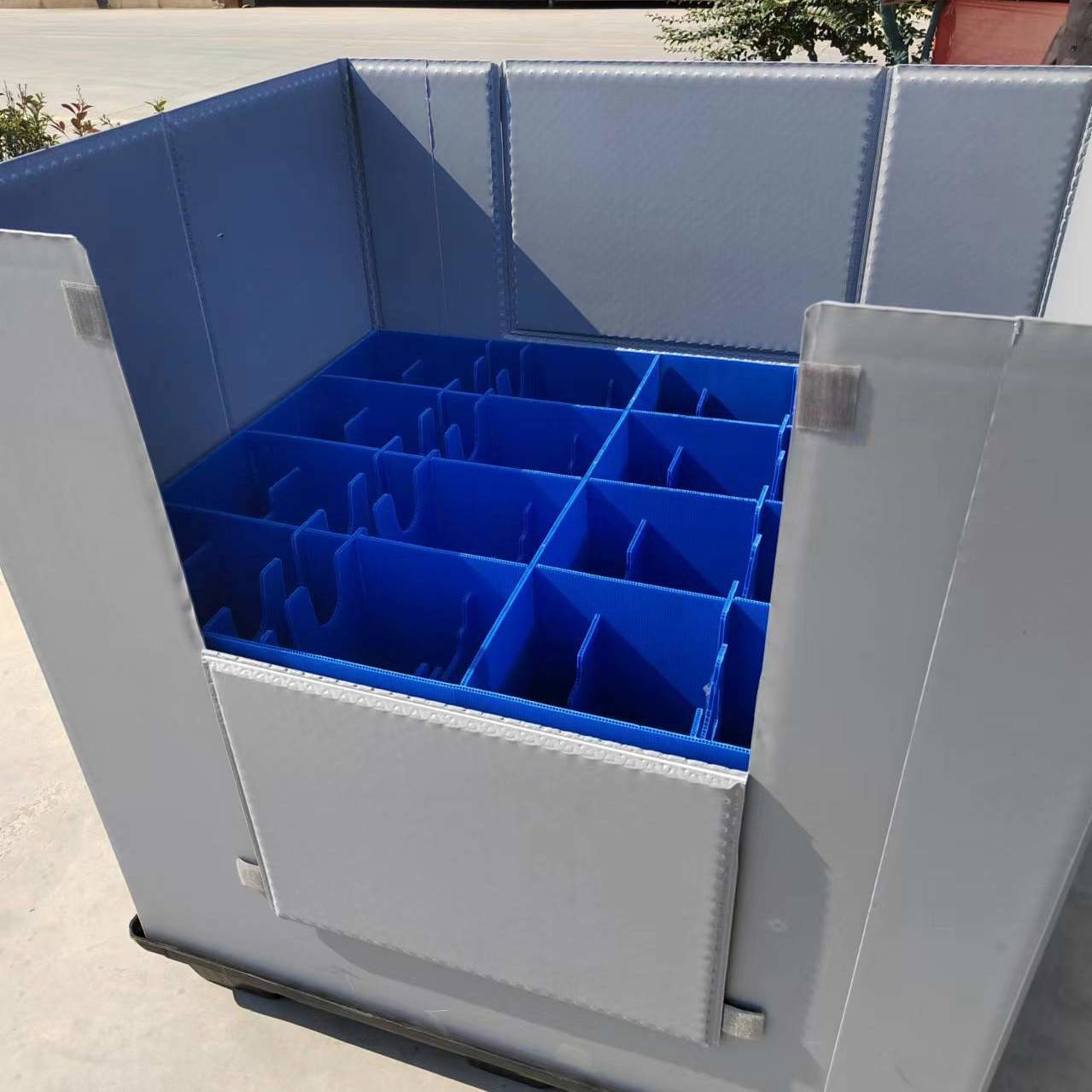 China Stackable Foldable Plastic Crates Honeycomb Sheet Plastic Sleeve Box Large on sale