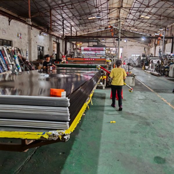 Multiwall Polycarbonate Hollow Sheet 8mm Thick Twinwall Panel Providing Lightweight Durable Solution with UV Protection and High Strength