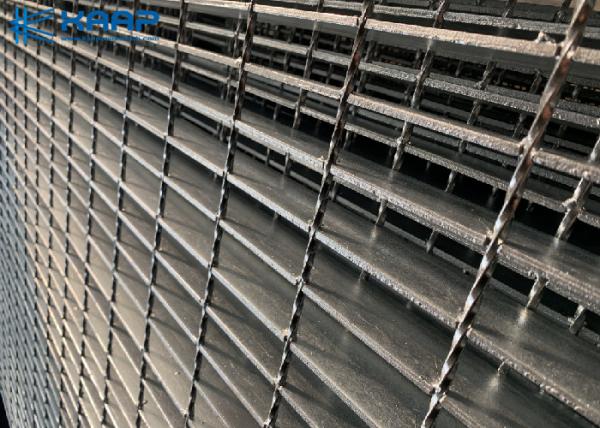 Quality I Type Serrated Galvanized Steel Grating Low Carbon Q235 Material Strong Rust Resistance for sale