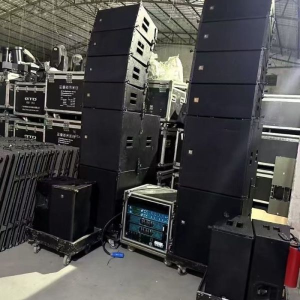 Professional Line Array Speaker Omnidirectional Space Efficiency Line Array