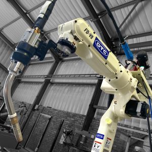 6 Axis Payload 8KG OTC FD-V8 Welding Robot Arm with guide rails and manipulator