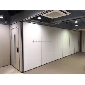 Height Adjustable Panelfold Operable Partitions With Magnetic Sealing System