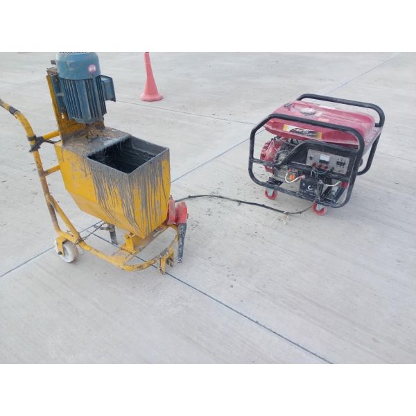 Maxtech Self-Leveling Expansion Joint Filler Advanced Polymer Self-Leveling Sealant