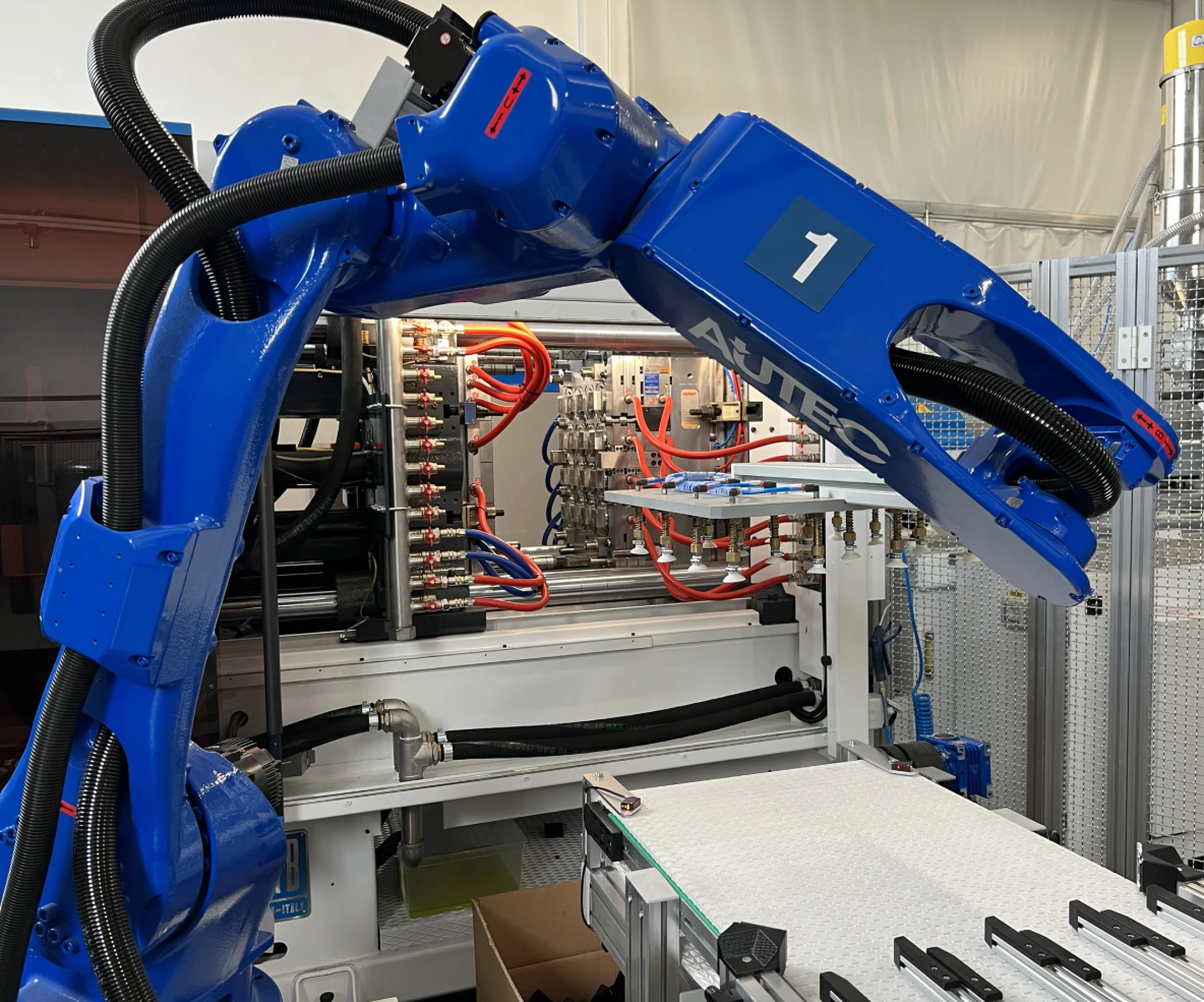 Industrial Handling Robotic Arm Payload 88kg YASKAWA Machine Handling Pick And