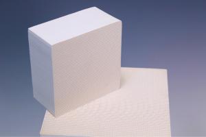  SiO2 Thin Ceramic Honeycomb , Al2O3 Catalyst Support / Carrier Manufactures