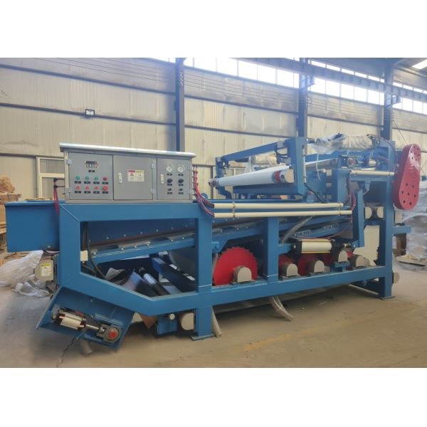 Motorized Portable Angled Belt Conveyor -Ideal for Cassava Handling & Loading/Unloading Tasks