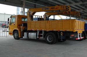 China Mini 4x2 5 Ton Truck Mounted Hydraulic Crane , Telescopic Mobile Crane ZZ116M4611W Chassis on sale
