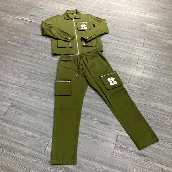 Quality Polyester Custom Windbreaker Cargo Sweatpants Set Men's Zip Up Jacket With Custom Label for sale
