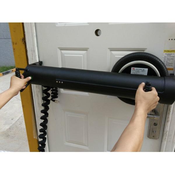 Forcible door entry device