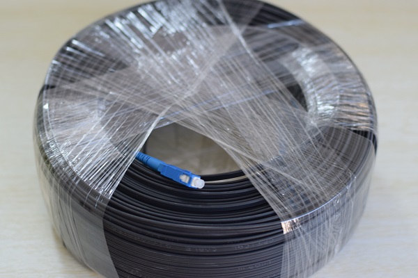 Black Jacket 1 Core FTTH Fiber Optic Cable Optical Fiber Patch Cord For CATV