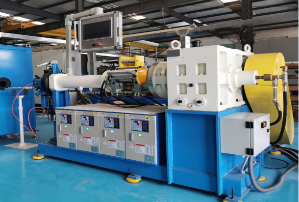 Factory Direct Sales Hot Feed Rubber Extruder Machine with Variable Rotation Speed for Multi-Application
