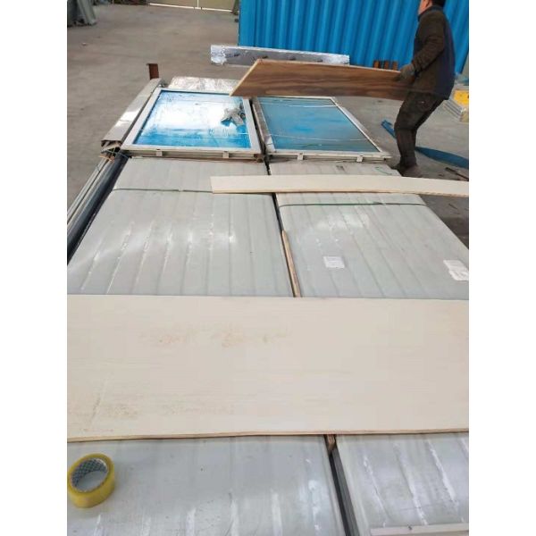 Fire Proof Flat Pack Container House Stable Steel Structure Recyclable Material