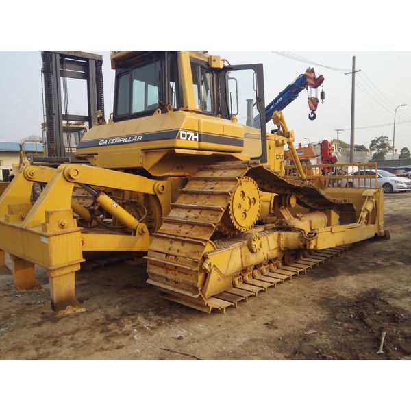 CAT D7H Bulldozer with ripper