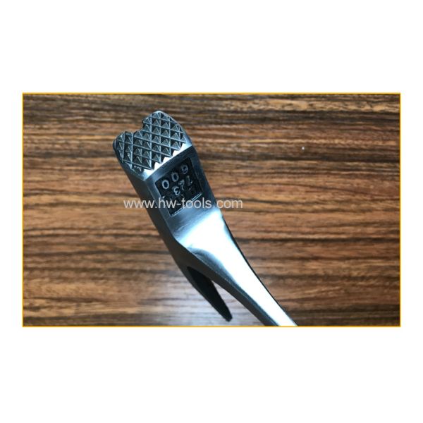 Forged one piece roofing hammer
